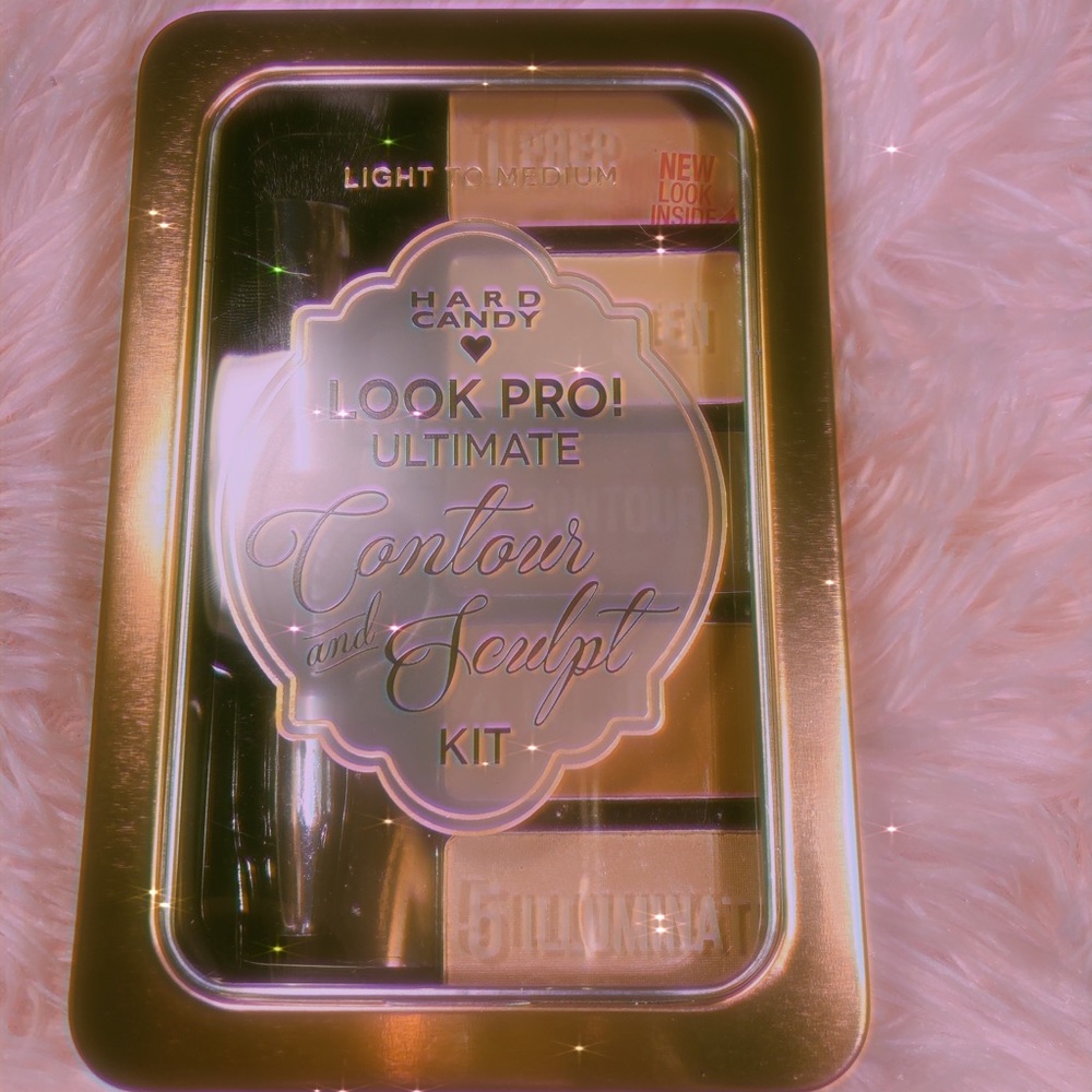 Hard candy contour kit I’m selling four of these